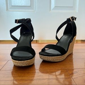Candie’s Black Wedge